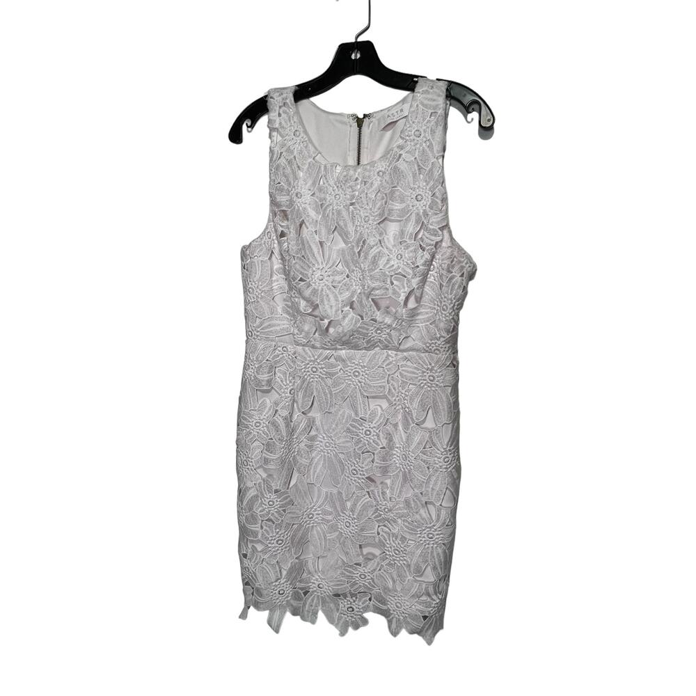 Astr The Label Womans White Textured Floral Body-Con Dress Size Large Feminine